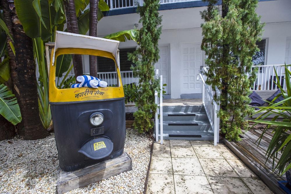 Beachside All Suites Hotel Miami Beach Exterior photo